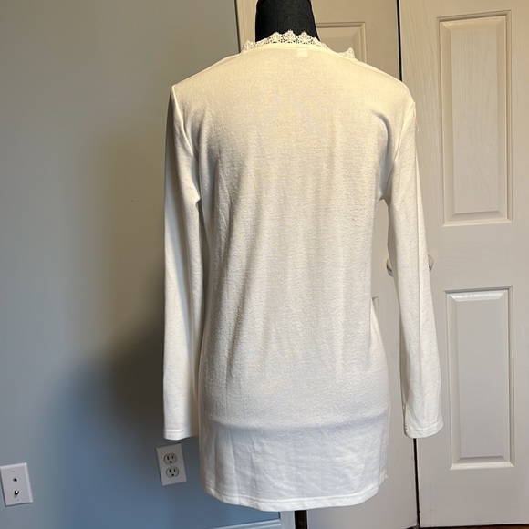 Winter white tunic size medium lace detail around the neck and down center - Picture 3 of 4